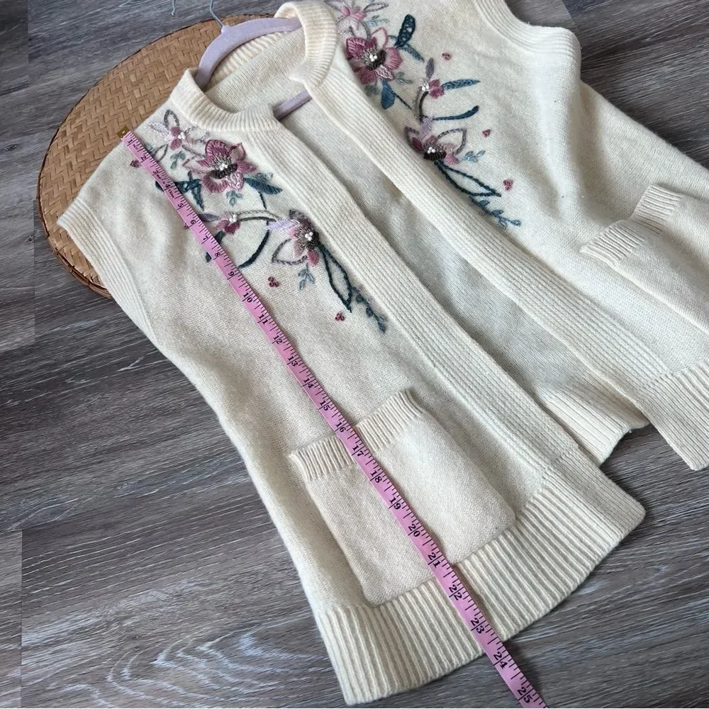 Vintage 80’s embroidered sleeveless cardigan vest cottagecore dainty floral - Picture 2 of 7